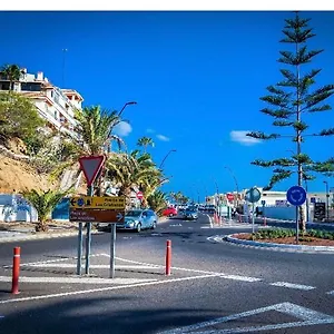 Apartment Lovely 2 Bedroom Near Las Vistas Beach Adults Only!, Playa de las Americas (Tenerife)